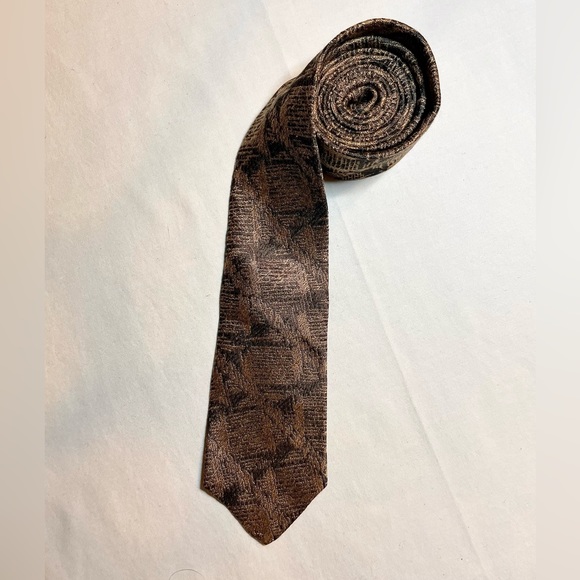 Vintage INSIGNIA Tie By: Martin Wong, Handmade in the USA, “Pure Silk” - Picture 2 of 7